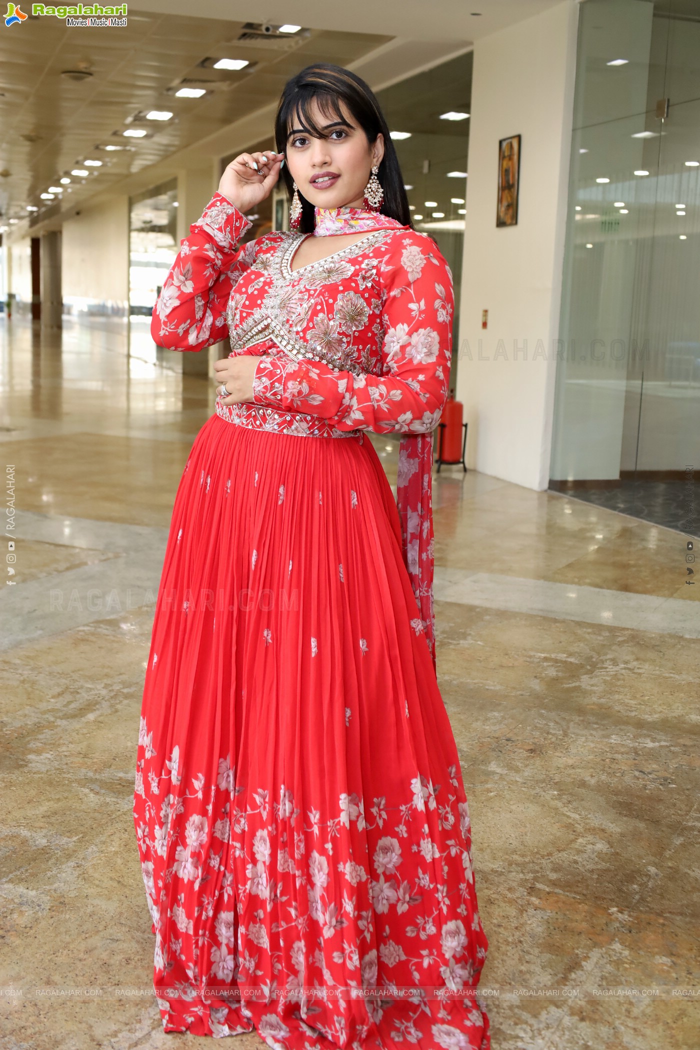 Sravanthi Chokarapu Latest Stills, HD Photo Gallery