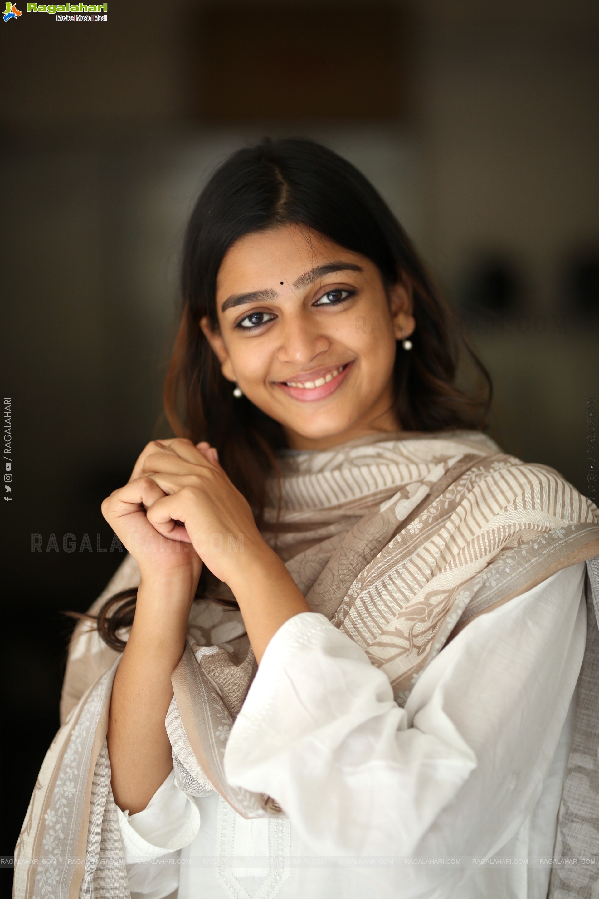 Ananthika Sanilkumar at 8 Vasantalu Interview, HD Gallery
