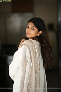 Ananthika Sanilkumar at 8 Vasantalu Interview, HD Gallery