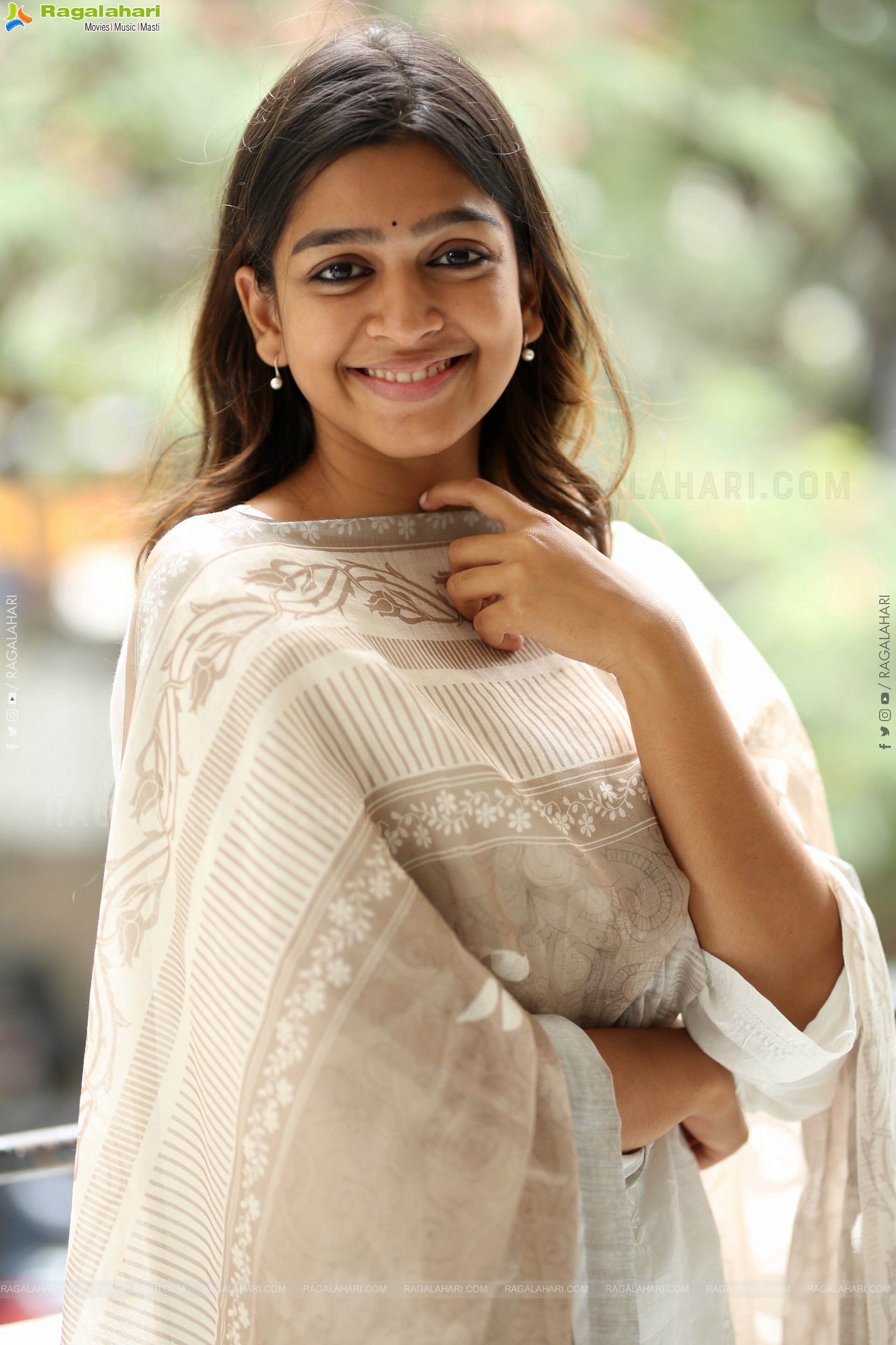 Ananthika Sanilkumar at 8 Vasantalu Interview, HD Gallery