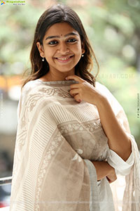 Ananthika Sanilkumar at 8 Vasantalu Interview, HD Gallery