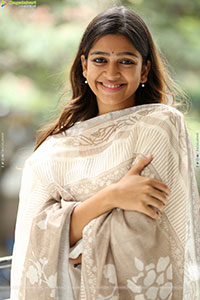 Ananthika Sanilkumar at 8 Vasantalu Interview, HD Gallery