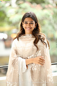 Ananthika Sanilkumar at 8 Vasantalu Interview, HD Gallery