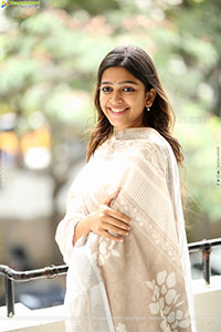 Ananthika Sanilkumar at 8 Vasantalu Interview, HD Gallery