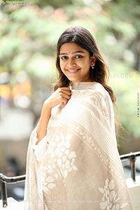 Ananthika Sanilkumar at 8 Vasantalu Interview, HD Gallery