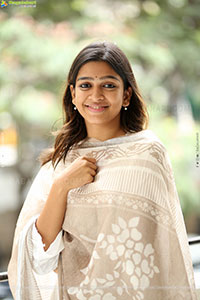 Ananthika Sanilkumar at 8 Vasantalu Interview, HD Gallery