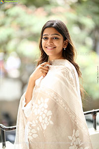 Ananthika Sanilkumar at 8 Vasantalu Interview, HD Gallery