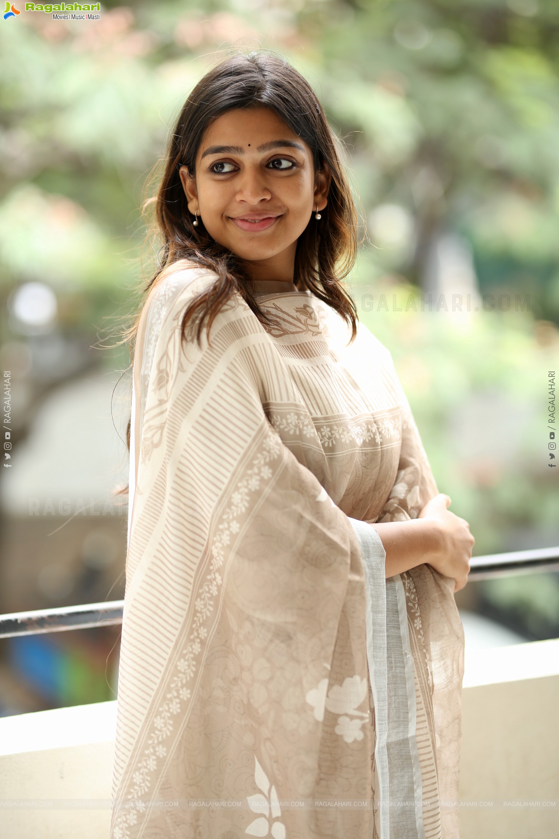 Ananthika Sanilkumar at 8 Vasantalu Interview, HD Gallery