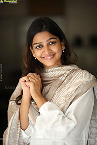 Ananthika Sanilkumar at 8 Vasantalu Interview, HD Gallery