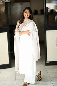 Ananthika Sanilkumar at 8 Vasantalu Interview, HD Gallery