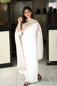 Ananthika Sanilkumar at 8 Vasantalu Interview, HD Gallery