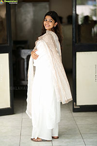 Ananthika Sanilkumar at 8 Vasantalu Interview, HD Gallery