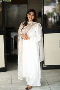 Ananthika Sanilkumar at 8 Vasantalu Interview, HD Gallery