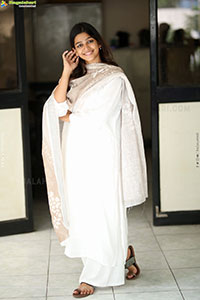 Ananthika Sanilkumar at 8 Vasantalu Interview, HD Gallery