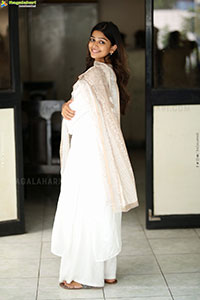 Ananthika Sanilkumar at 8 Vasantalu Interview, HD Gallery