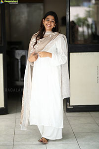 Ananthika Sanilkumar at 8 Vasantalu Interview, HD Gallery
