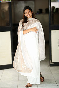 Ananthika Sanilkumar at 8 Vasantalu Interview, HD Gallery