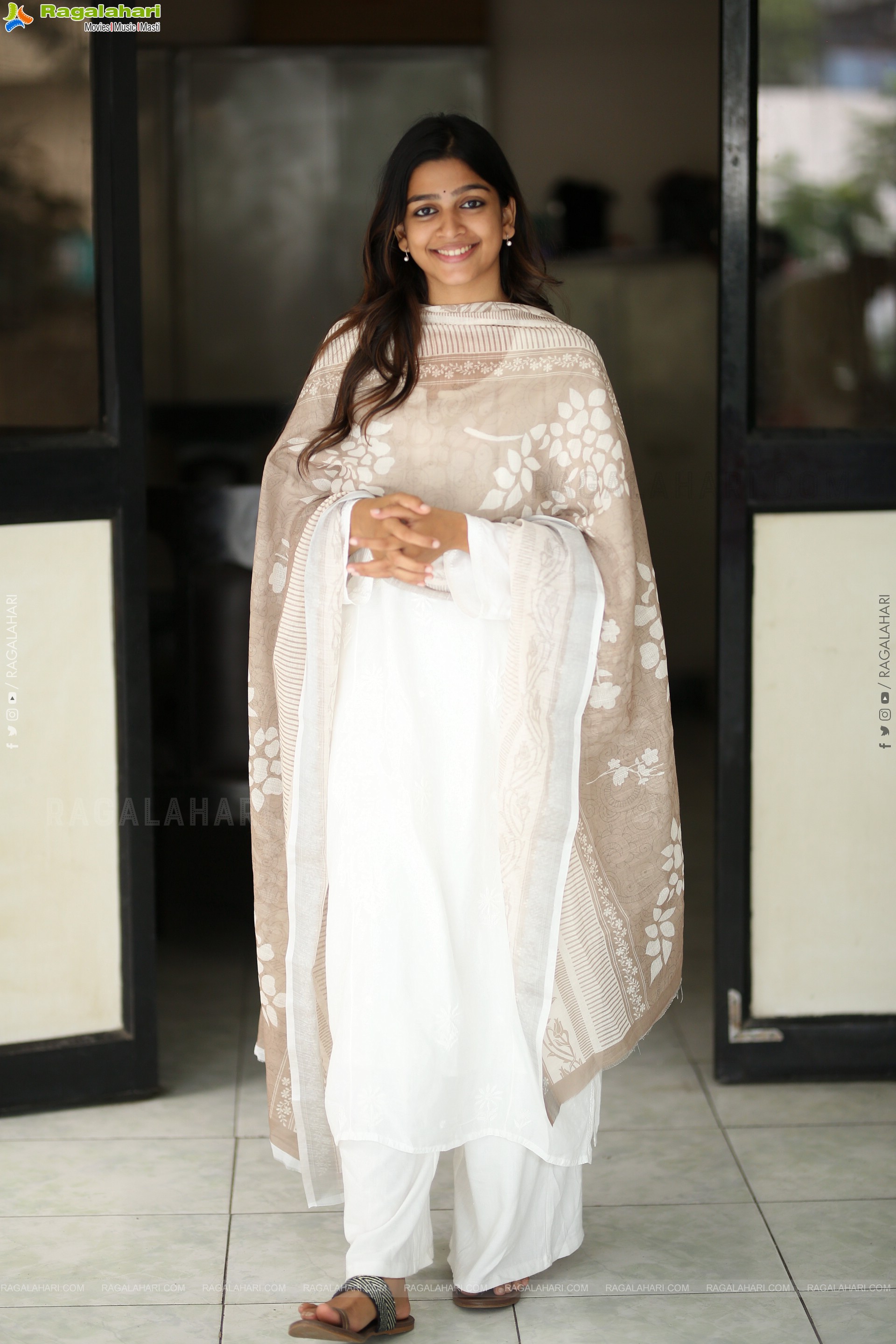 Ananthika Sanilkumar at 8 Vasantalu Interview, HD Gallery