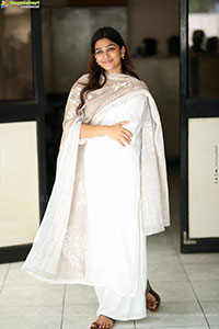 Ananthika Sanilkumar at 8 Vasantalu Interview, HD Gallery