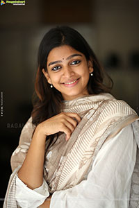 Ananthika Sanilkumar at 8 Vasantalu Interview, HD Gallery