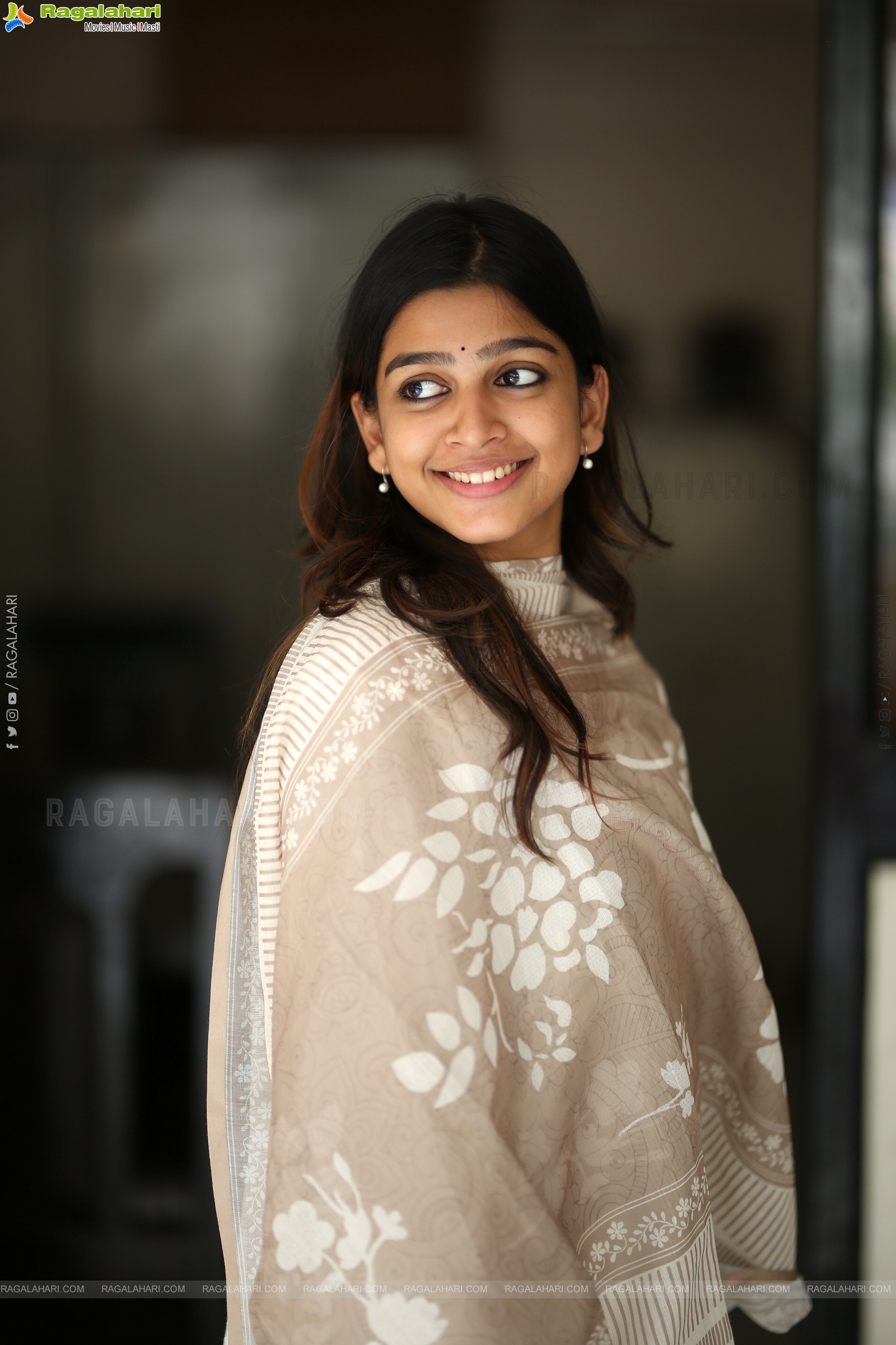 Ananthika Sanilkumar at 8 Vasantalu Interview, HD Gallery