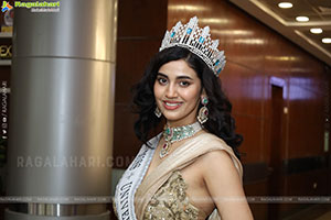Andleeb Zaidi at Hi Life Exhibition Launch Event, HD Gallery