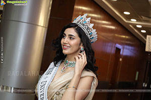 Andleeb Zaidi at Hi Life Exhibition Launch Event, HD Gallery