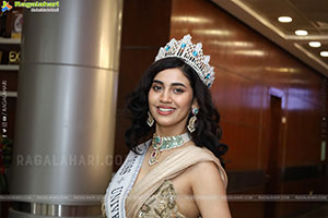 Andleeb Zaidi at Hi Life Exhibition Launch Event, HD Gallery