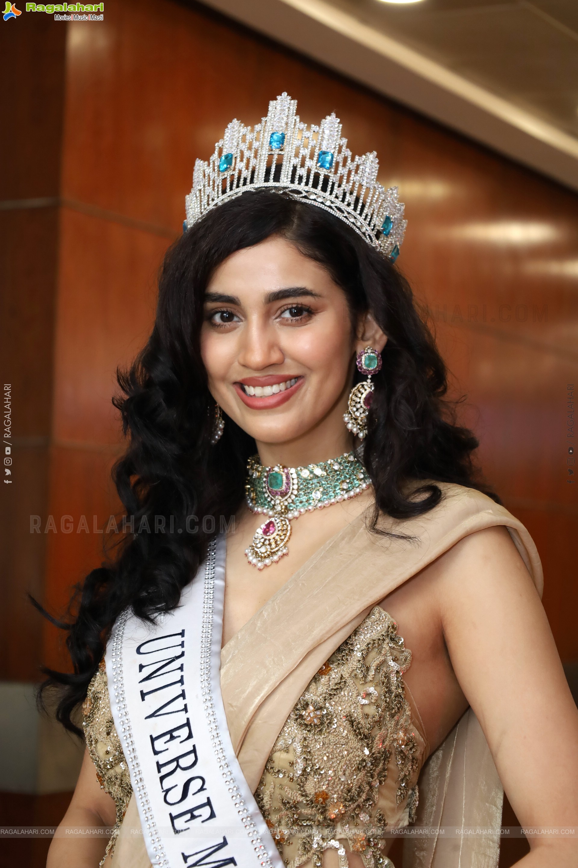 Andleeb Zaidi at Hi Life Exhibition Launch Event, HD Gallery