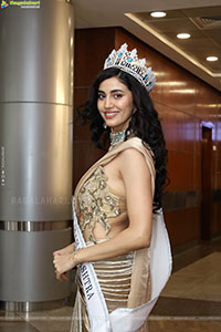 Andleeb Zaidi at Hi Life Exhibition Launch Event, HD Gallery