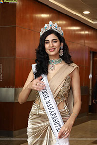 Andleeb Zaidi at Hi Life Exhibition Launch Event, HD Gallery
