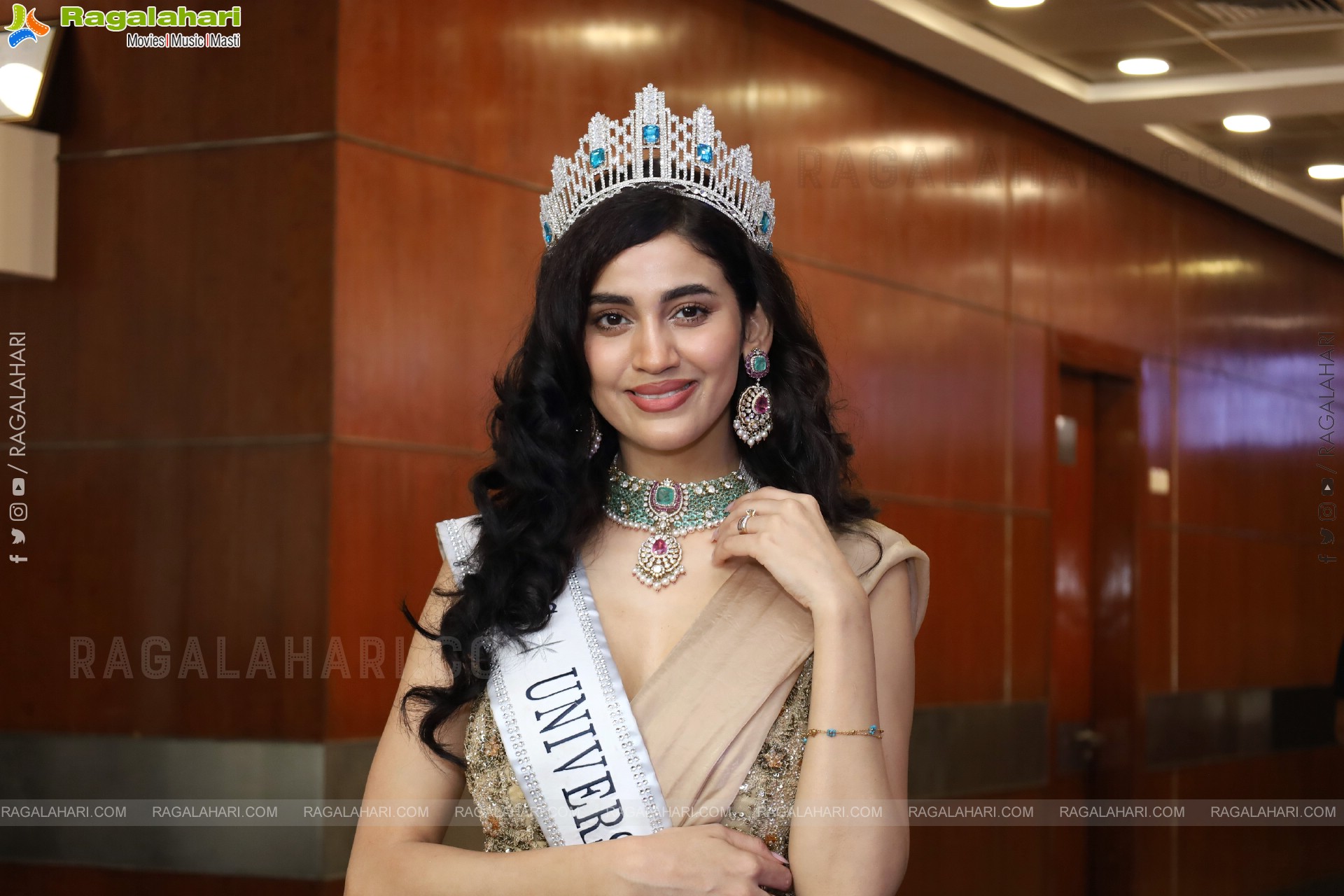 Andleeb Zaidi at Hi Life Exhibition Launch Event, HD Gallery