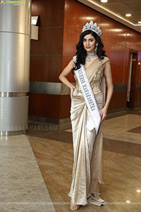 Andleeb Zaidi at Hi Life Exhibition Launch Event, HD Gallery