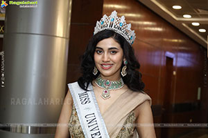Andleeb Zaidi at Hi Life Exhibition Launch Event, HD Gallery
