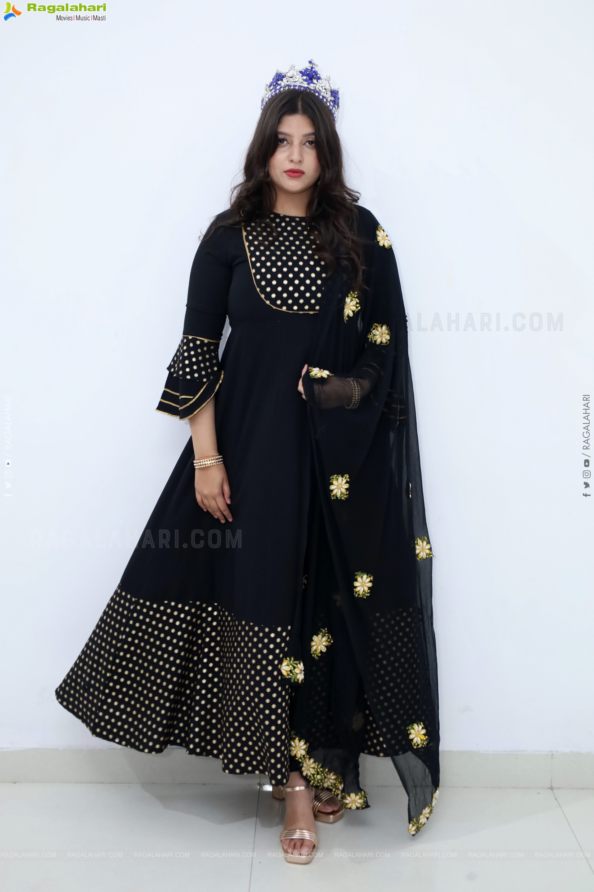Bipasha Kanksha Grover at Hi Life Fashion Showcase Event, HD Gallery