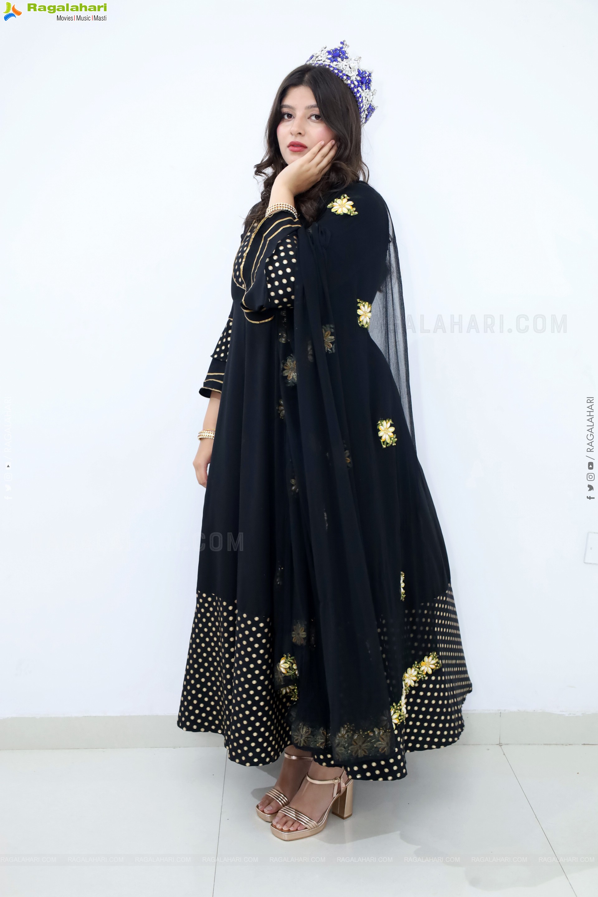Bipasha Kanksha Grover at Hi Life Fashion Showcase Event, HD Gallery