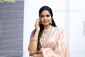 Divi Vadthya at Hi Life Date Announcement Event, HD Gallery