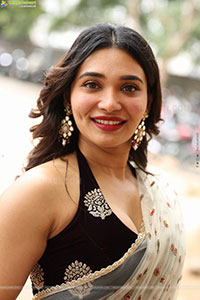 Jenifer Emmanuel at Paramapada Sopanam Teaser Launch