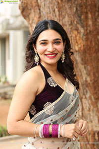 Jenifer Emmanuel at Paramapada Sopanam Teaser Launch