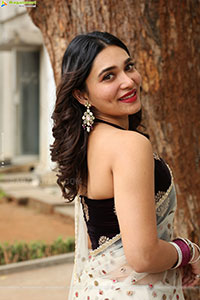 Jenifer Emmanuel at Paramapada Sopanam Teaser Launch