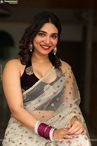Jenifer Emmanuel at Paramapada Sopanam Teaser Launch