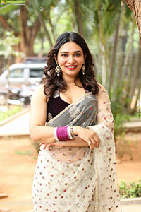 Jenifer Emmanuel at Paramapada Sopanam Teaser Launch