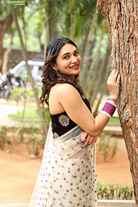 Jenifer Emmanuel at Paramapada Sopanam Teaser Launch