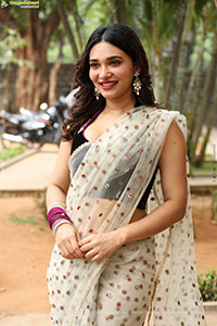 Jenifer Emmanuel at Paramapada Sopanam Teaser Launch