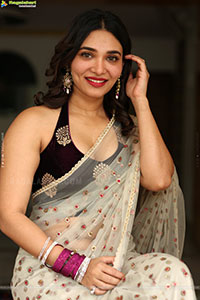 Jenifer Emmanuel at Paramapada Sopanam Teaser Launch