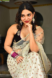 Jenifer Emmanuel at Paramapada Sopanam Teaser Launch