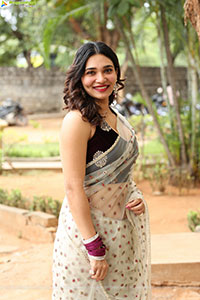 Jenifer Emmanuel at Paramapada Sopanam Teaser Launch