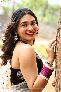 Jenifer Emmanuel at Paramapada Sopanam Teaser Launch