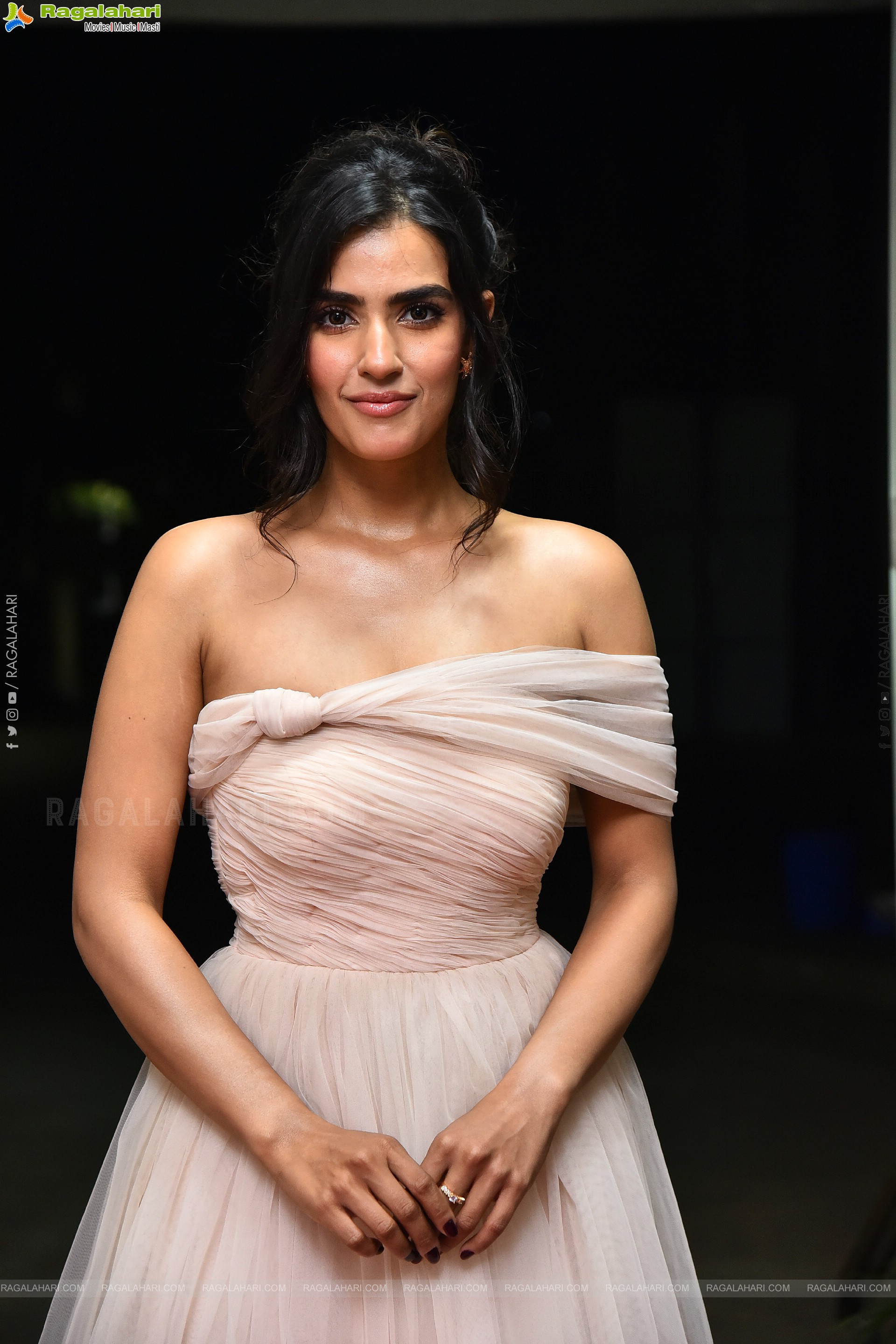 Kavya Thapar at Nenu Ready Movie Title Glimpse Launch, HD Gallery