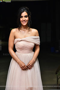 Kavya Thapar at Nenu Ready Movie Title Glimpse Launch
